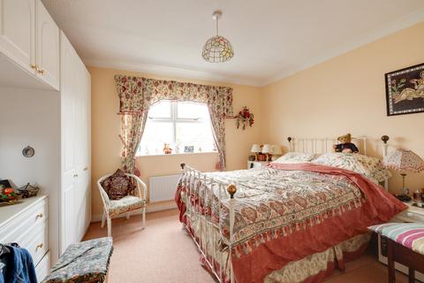 1 Grangefields, Street, BA16 0HT