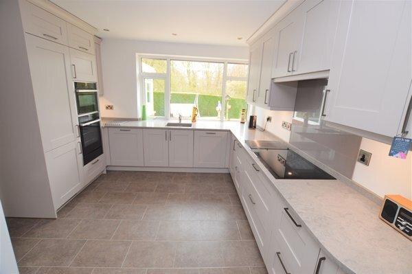 Breakfast/kitchen
