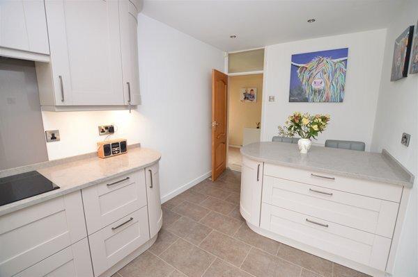 Breakfast/kitchen