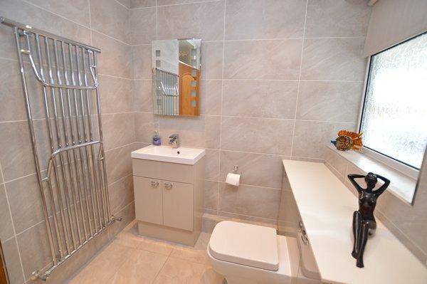 Family bath & shower room