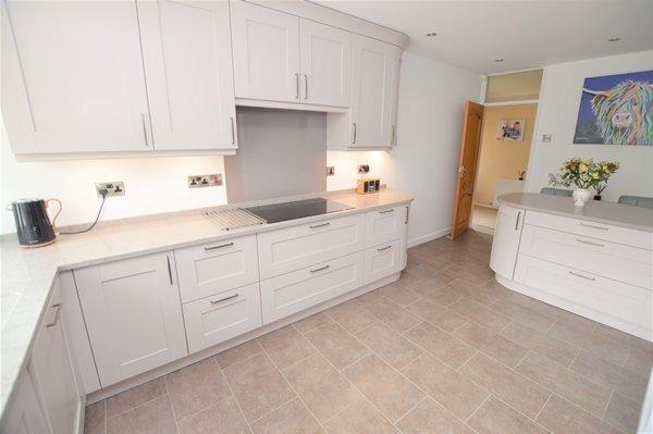 Breakfast/kitchen