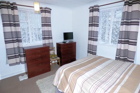 2 bedroom flat for sale - Westbury Terrace, Upminster RM14