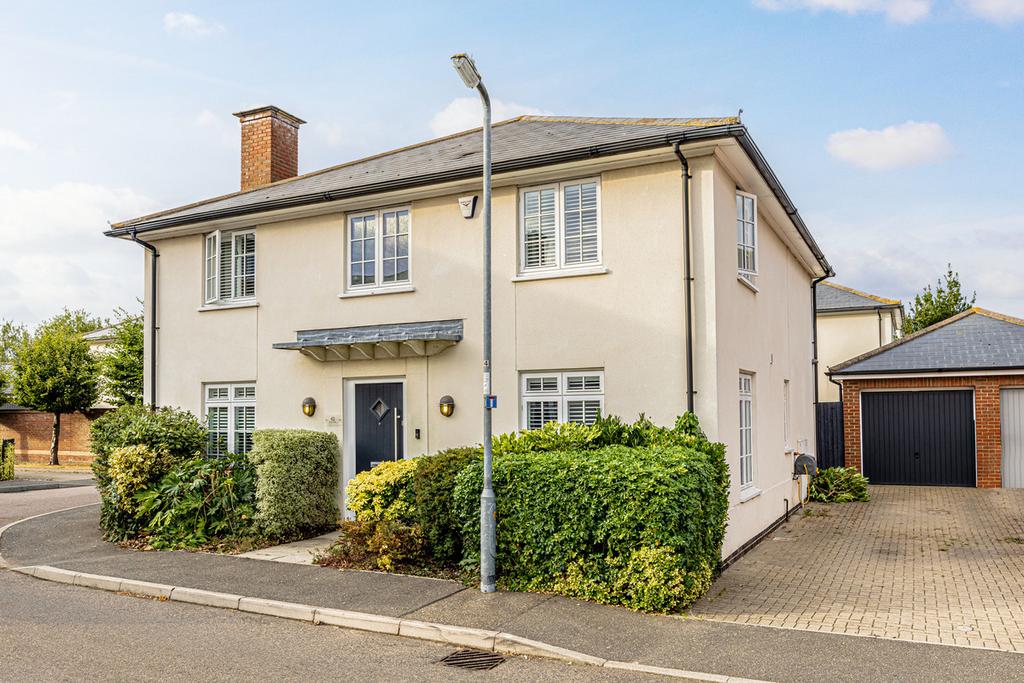 Kelso Close, Rayleigh, SS6 4 bed detached house for sale £650,000