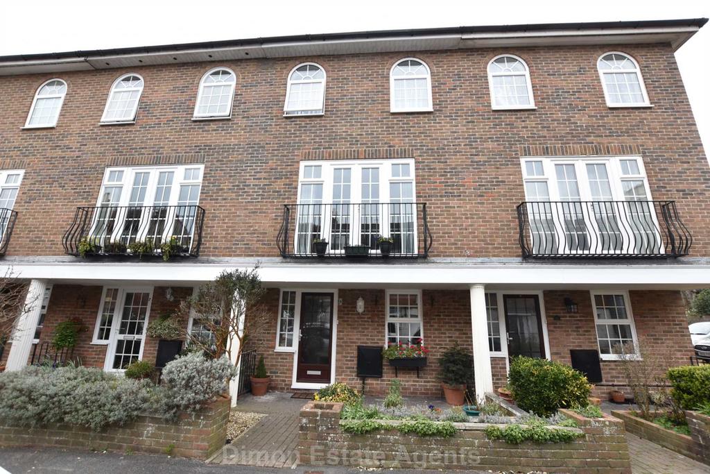 Queens Road, Gosport 4 bed terraced house for sale £313,600