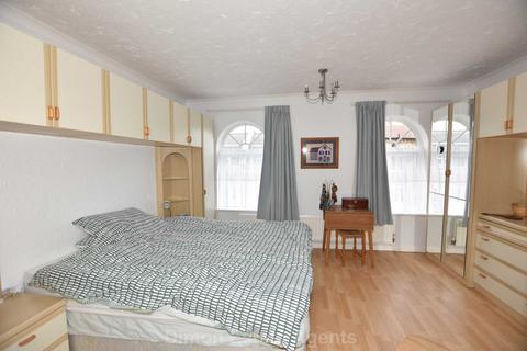 4 bedroom terraced house for sale, Queens Road, Gosport