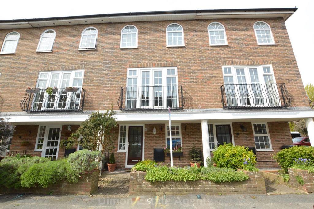 Queens Road, Gosport 4 bed terraced house £305,000