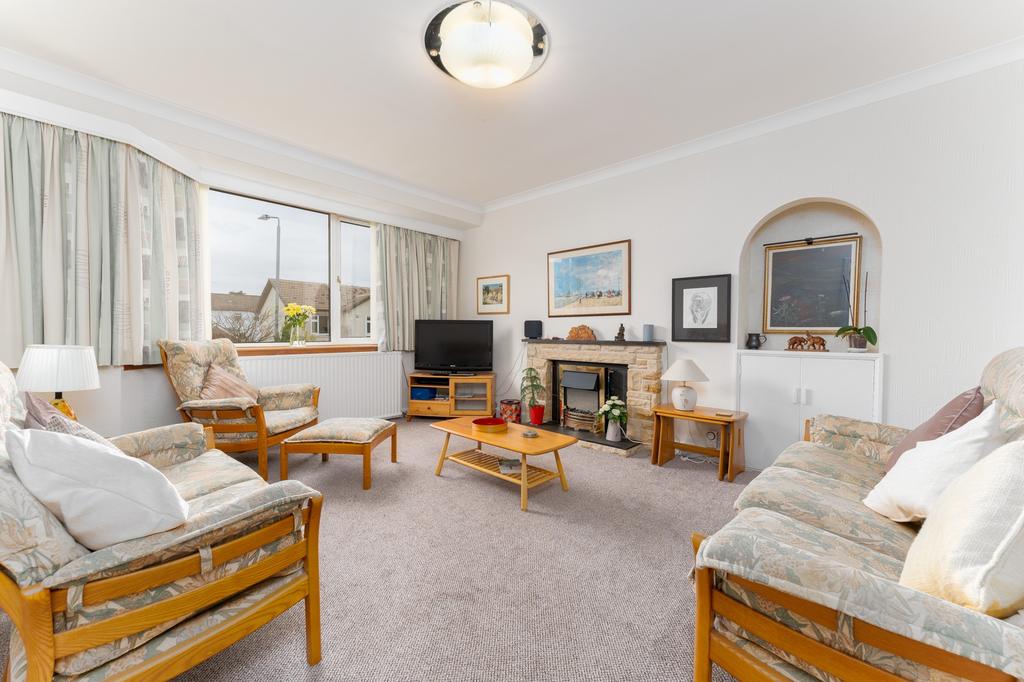 Limetree Crescent, Newton Mearns... 4 bed semidetached house £360,000