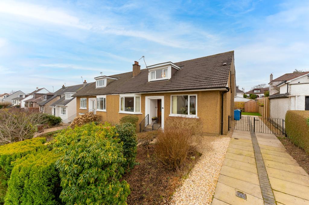 Limetree Crescent, Newton Mearns... 4 bed semidetached house £360,000