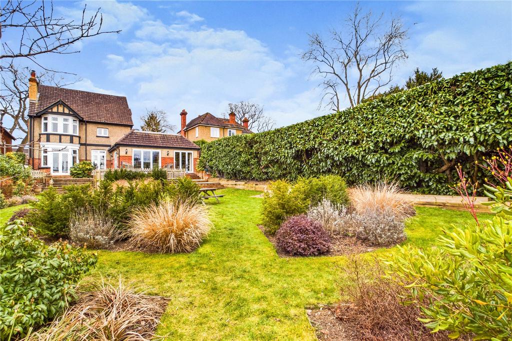 Oak Tree Road, Tilehurst, Reading... 5 bed detached house £900,000