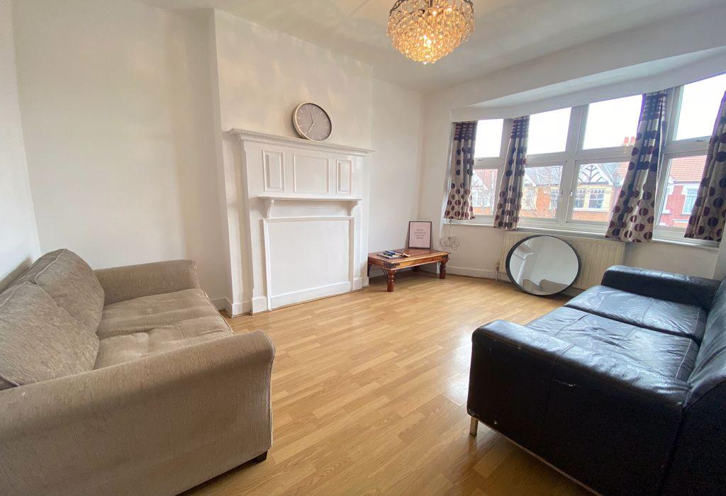 Ealing Park Mansions, South Ealing... 2 bed apartment £1,895 pcm (£