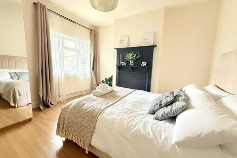 2 bedroom flat to rent, Ealing Park Mansions, London, W5