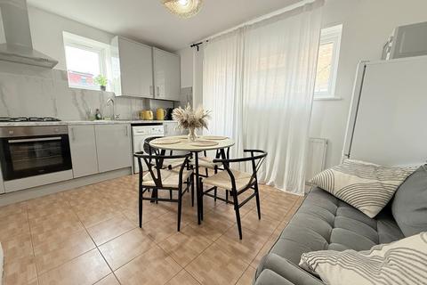 2 bedroom flat to rent, Ealing Park Mansions, London, W5
