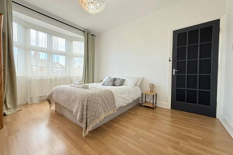 2 bedroom flat to rent, Ealing Park Mansions, London, W5