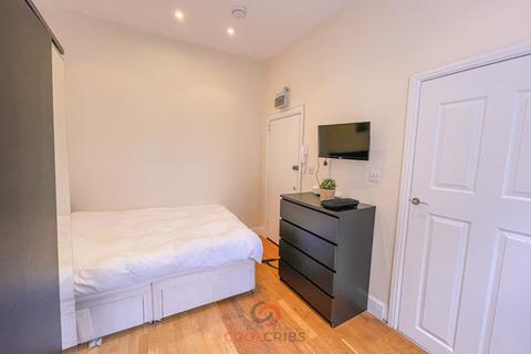 Studio to rent, Westbourne Grove Terrace, London W2