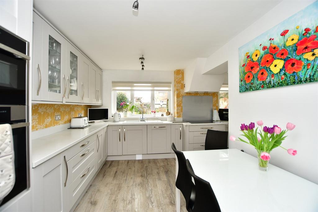 Southsea Avenue, Minster On Sea... 4 bed detached house for sale £500,000