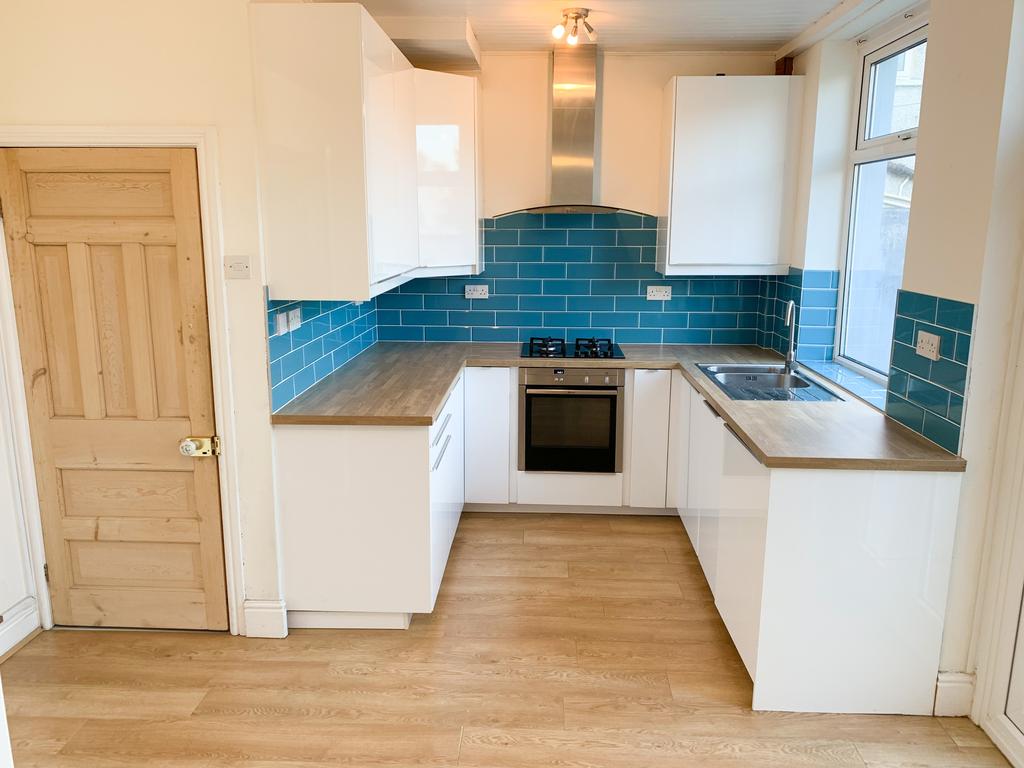 Summerfield Avenue, Heath, Cardiff, CF14 3 bed terraced house £1,250
