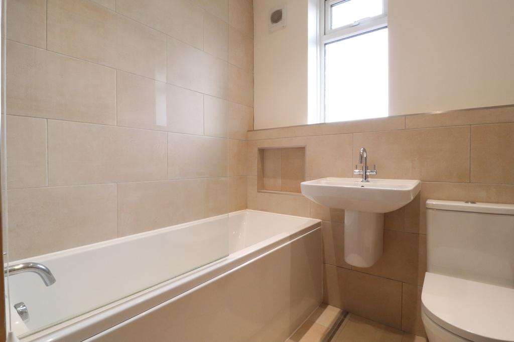 Summerfield Avenue, Heath, Cardiff, CF14 3 bed terraced house £1,250