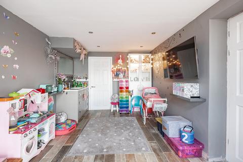 106 Broom Hill Road, Rochester, ME2 3LF