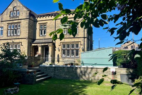 3 Ashday Lane, Halifax, HX3 9RH