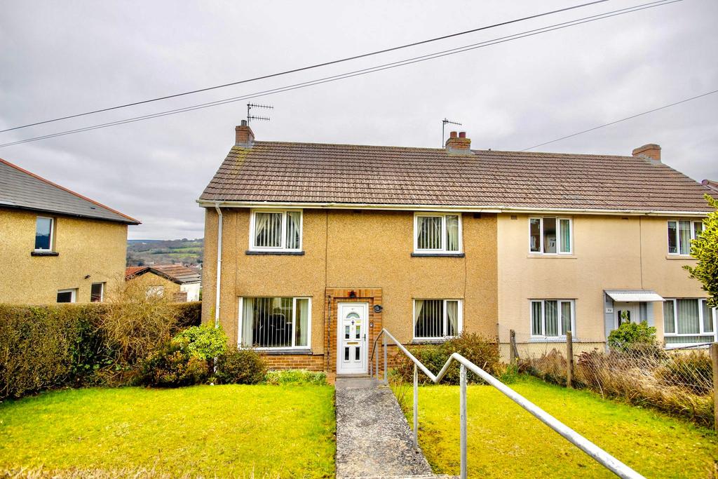 Brynglas Avenue, Pontllanfraith... 3 bed semidetached house £150,000