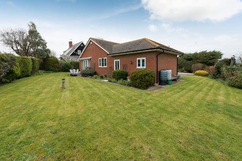 3 bedroom detached bungalow for sale - The Crescent, Whitstable