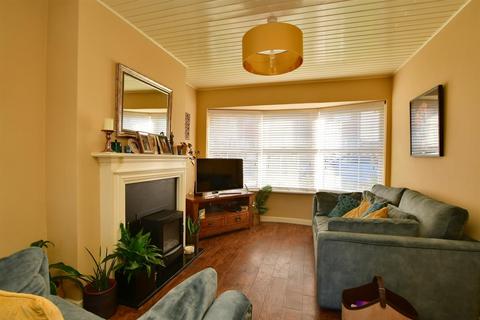 3 bedroom semi-detached house for sale - Highview Avenue North, Patcham, Brighton, East Sussex