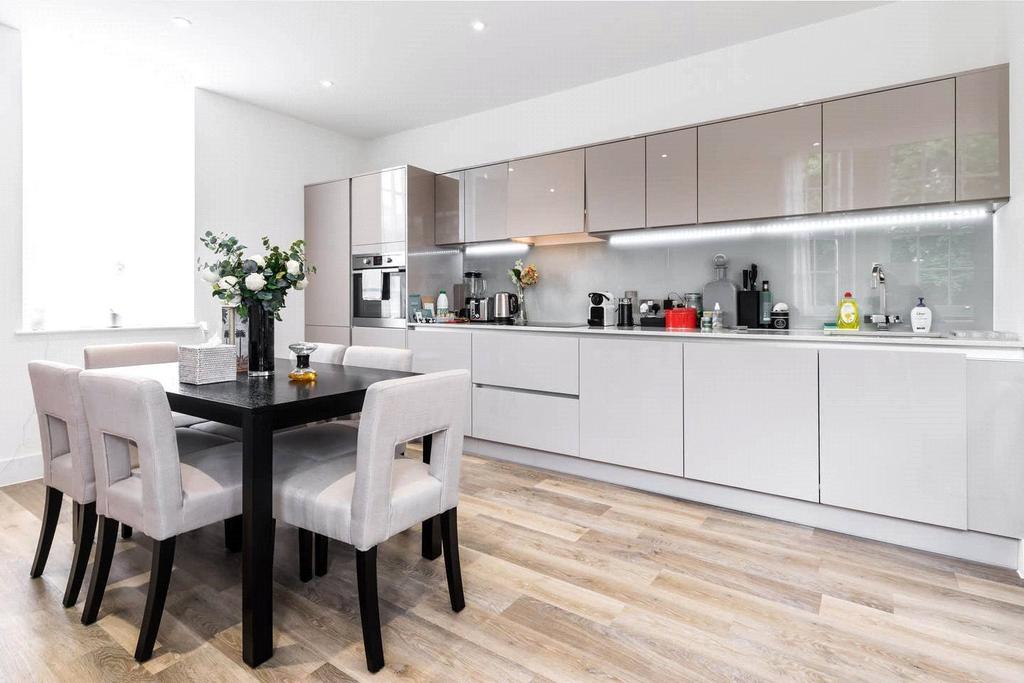 Kitchen/Dining Area