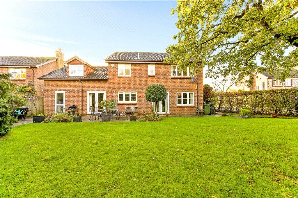 Horseshoe Drive, Romsey, Hampshire 5 bed detached house £800,000