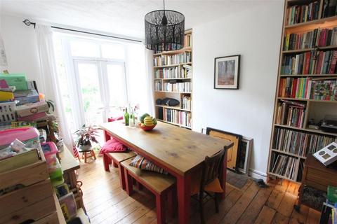 30 Michael Road, London, SE25 6RL