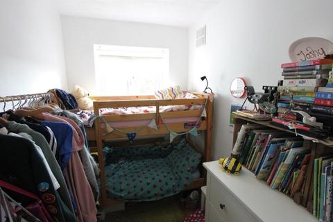30 Michael Road, London, SE25 6RL