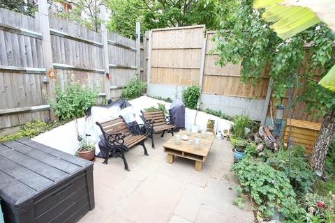 30 Michael Road, London, SE25 6RL