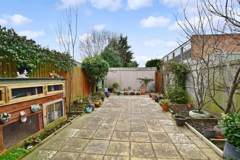 1 Colebrook Road, Wick, Littlehampton, BN17 7NL