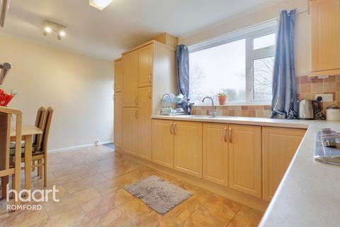 3 bedroom terraced house for sale - Great Cullings, Romford