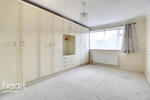 139 Great Cullings, Rush Green, Romford, RM7 0YP