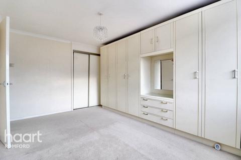139 Great Cullings, Rush Green, Romford, RM7 0YP