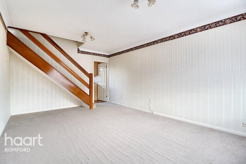 Great Cullings, Romford 3 bed terraced house for sale £375,000
