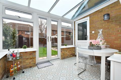 59 Coombe Close, Snodland, ME6 5HZ