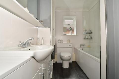 59 Coombe Close, Snodland, ME6 5HZ
