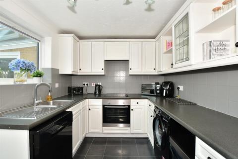 59 Coombe Close, Snodland, ME6 5HZ
