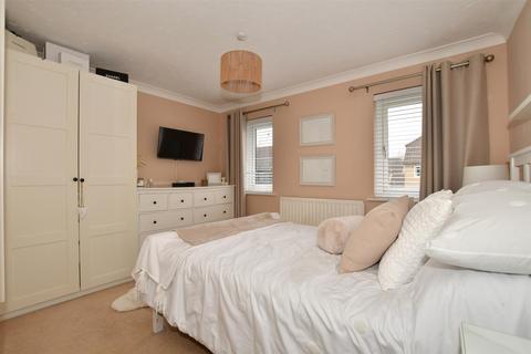 59 Coombe Close, Snodland, ME6 5HZ
