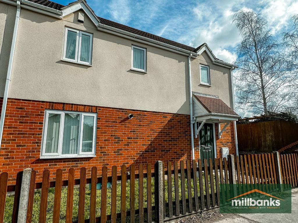 Queens Road, Attleborough, Norfolk, NR17 2AQ 3 bed semidetached house