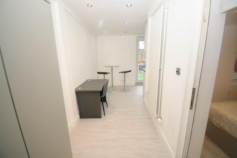 1 bedroom flat to rent, studio Room F  Crownfield Road    (Stratford), London, E15