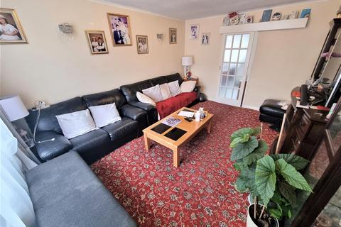 42 Park Way, Feltham, TW14 9DJ