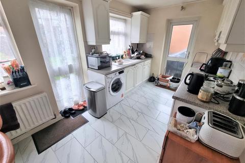 42 Park Way, Feltham, TW14 9DJ