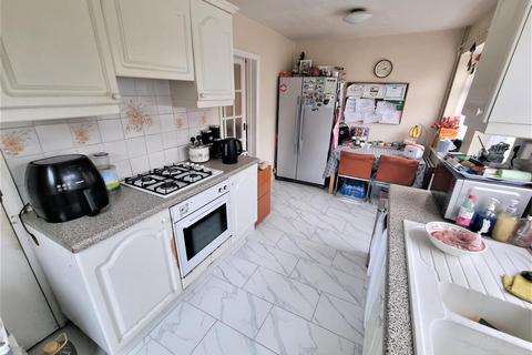 42 Park Way, Feltham, TW14 9DJ