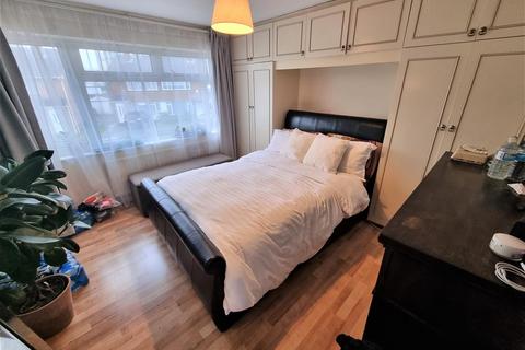 42 Park Way, Feltham, TW14 9DJ
