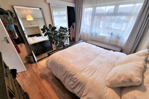 42 Park Way, Feltham, TW14 9DJ