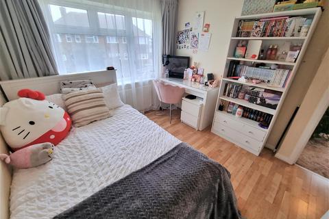42 Park Way, Feltham, TW14 9DJ