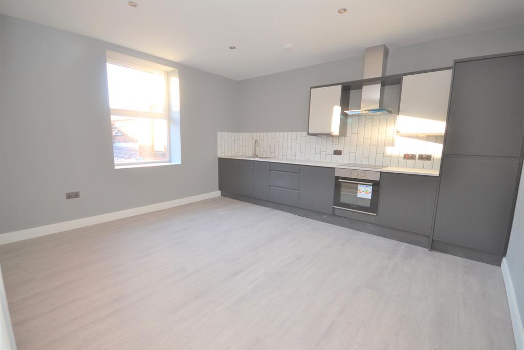 New Market Street, Chorley, PR7 1 bed flat £675 pcm (£156 pw)