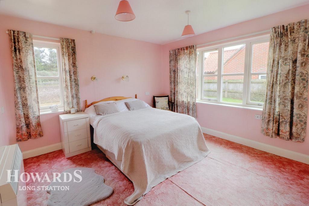 Chapel Lane, Shotesham All Saints 3 bed detached bungalow for sale £